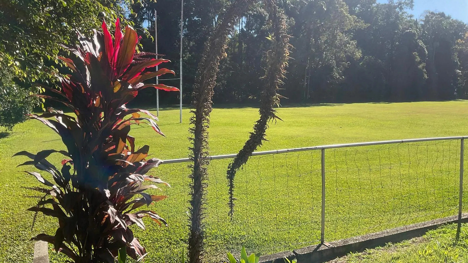 Sunshine Coast Retreat Your Own Private Golf Course Diddillibah 0*,  Australia